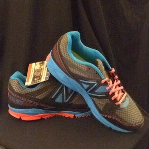 New Balance ladies tennis shoes SZ 9D- brand new!